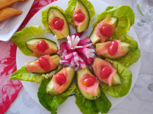 Plateau de saumons et avocats